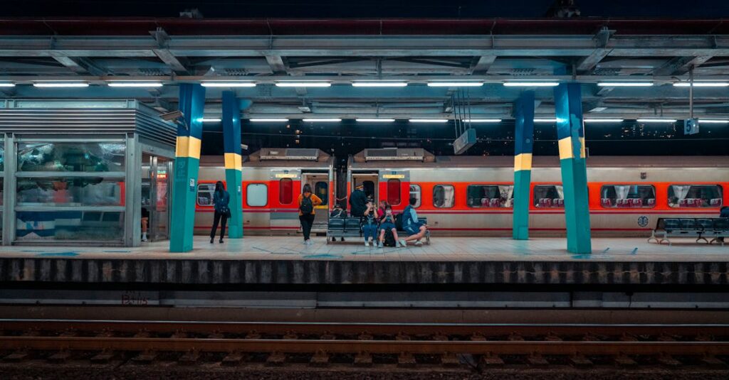 宇宙を旅する銀河鉄道に乗るメーテルと鉄郎の幻想的なイメージ