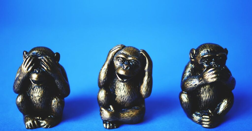 秩序と自由を象徴するような哲学的構図で描かれる車掌、宇宙と列車の静寂が交差する世界