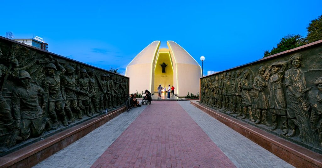 手塚治虫の隠れた名作5選を象徴する幻想的なイメージ。奇子やばるぼらなど重厚で個性的な作品の雰囲気が伝わる構図。