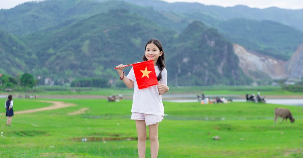 少し戸惑いながらも笑顔のキャラクターたち。“これでいいのだ”精神が表れた、やわらかい漫画風の描写。