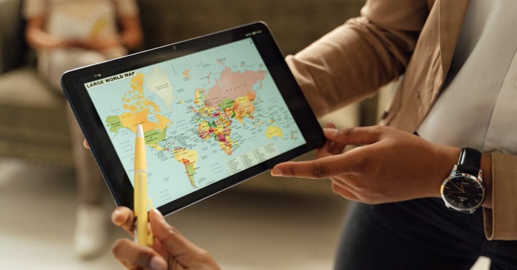 タブレットで『デビルマン』を読むシーン。電子書籍の利便性を強調したイラスト。