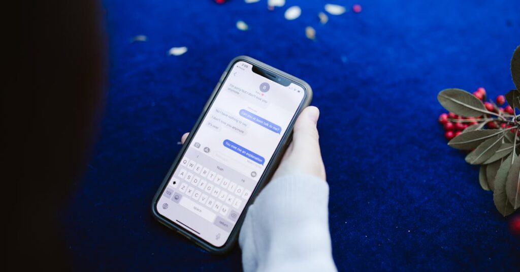 『デビルマン』が現代に与えるメッセージを象徴するシーン。社会的なメッセージを強調したイラスト。