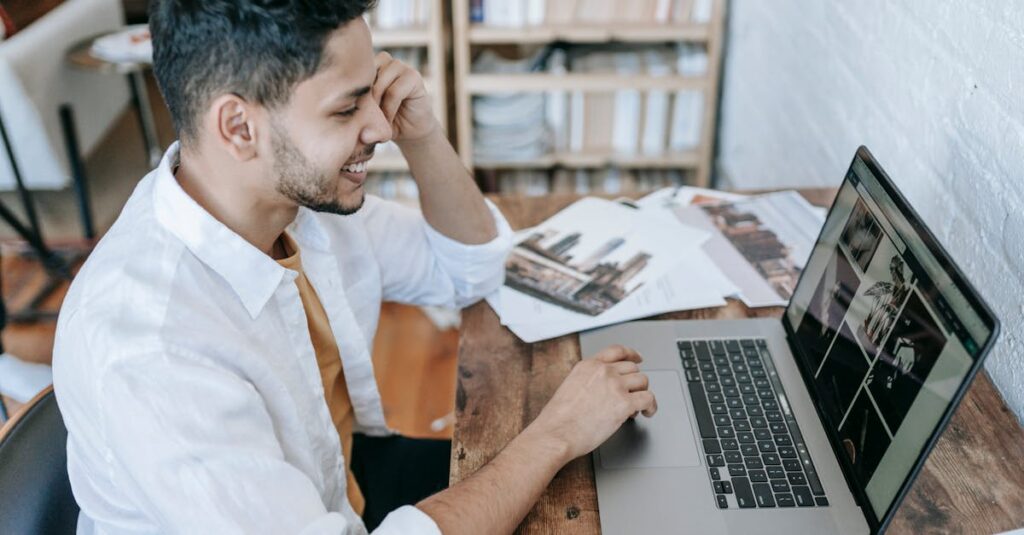 『デビルマン』の電子書籍版がデジタル化された背景を示すイラスト。永井豪の影響力を感じさせる作品のビジュアル。