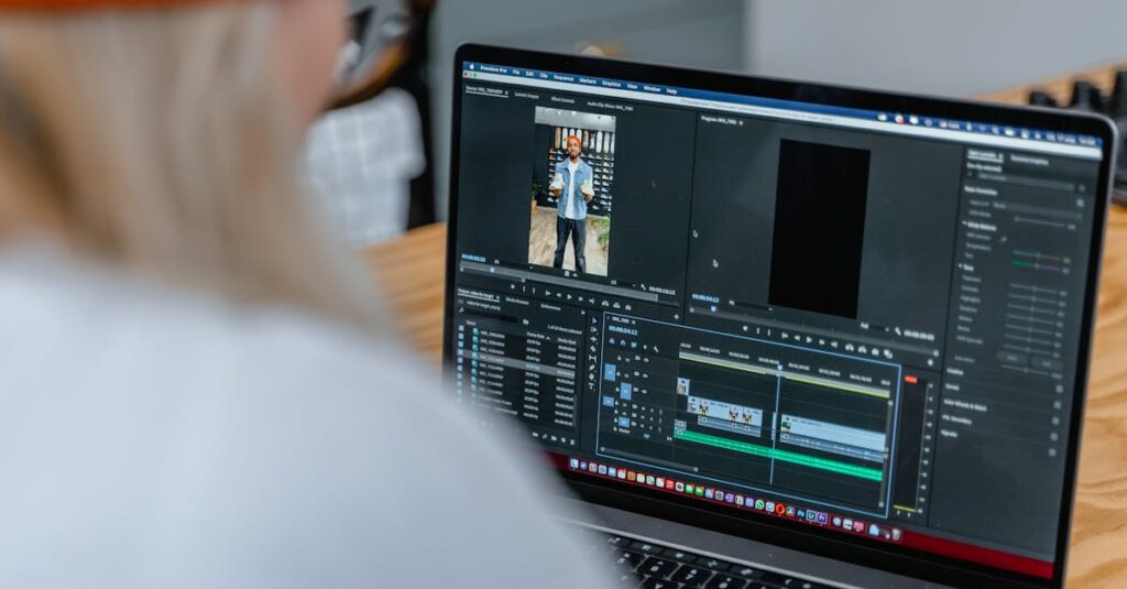 ゲゲゲの鬼太郎シリーズの年代ごとの変化を示したイラスト。マンガ・アニメとともに変化するキャラクターデザインの流れを描く。