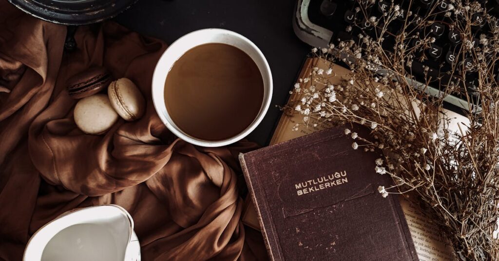 横山光輝の三国志を読む読者の姿。歴史と人間ドラマに引き込まれている様子を柔らかな漫画風で描写。